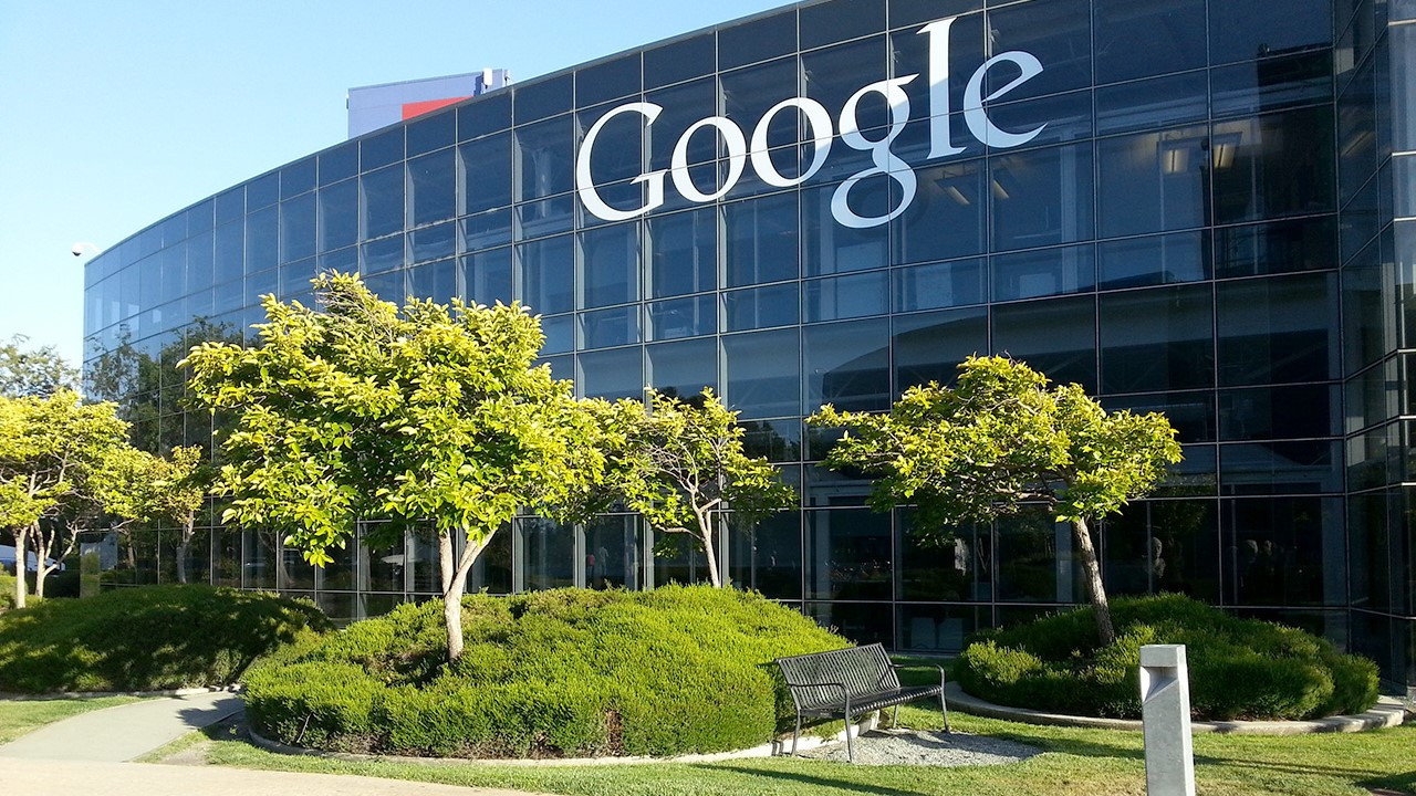 Какие акции Google лучше покупать: GOOG или GOOGL?