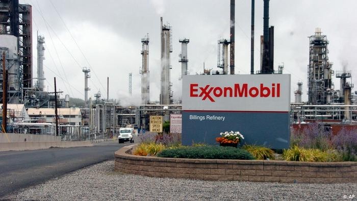 Квартальная прибыль Exxon Mobil упала на 49% на фоне снижения цен на нефть