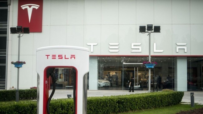 Поставки Tesla не достигли 100 тыс., как и прогнозов Уолл-стрит